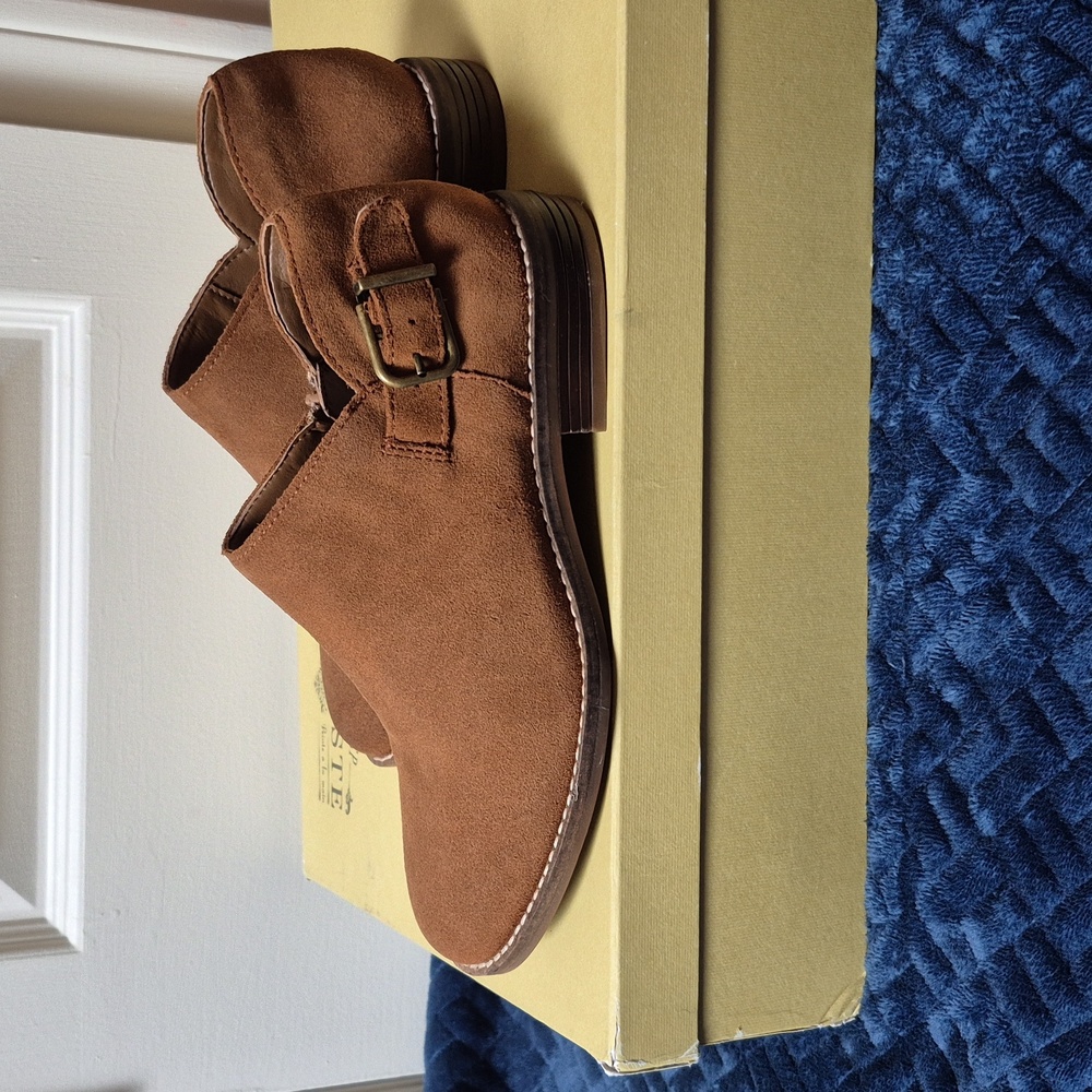Clarks Camzin Suede Brown Ankle Boots Size 8, New With Tags